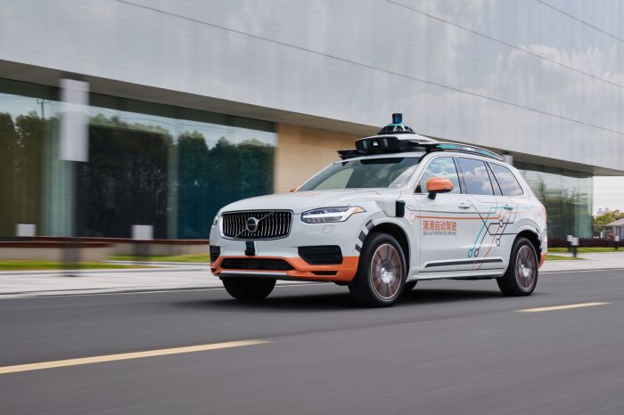 Volvo produces first self driving car for public trial