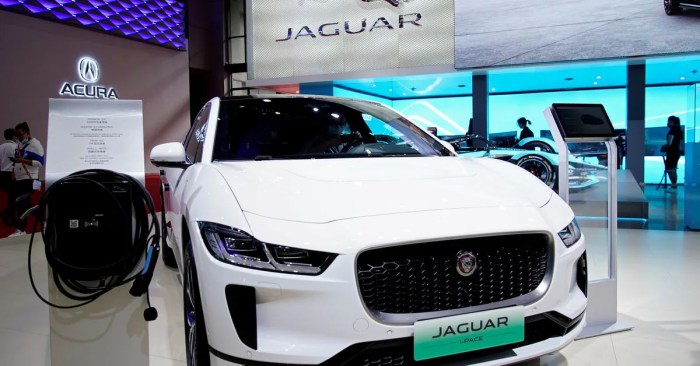 Jaguar land rover joins takata airbag recall