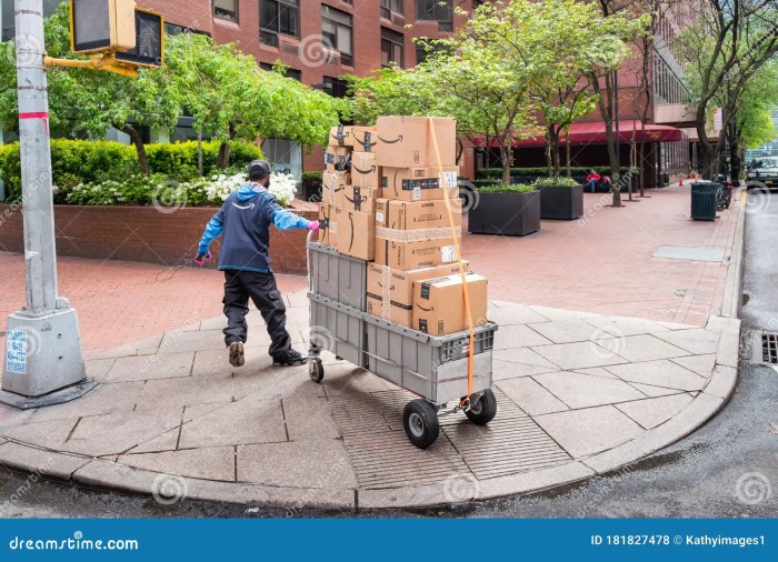 Amazon uses subway to help make deliveries in manhattan