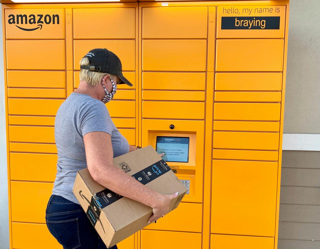 Amazon lockers now accept returns