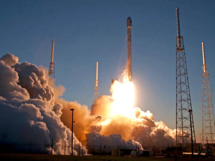 Max q spacexs mega rocket for the moon and mars goes farther than ever before