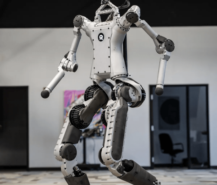 Mercedes begins piloting apptronik humanoid robots