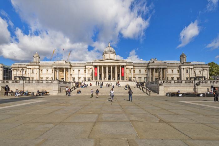 National gallery in london banned selfie sticks