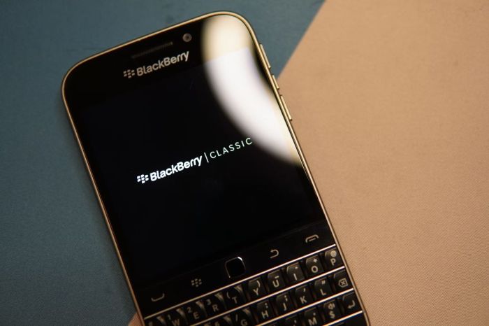 Did t mobile stop selling blackberry devices