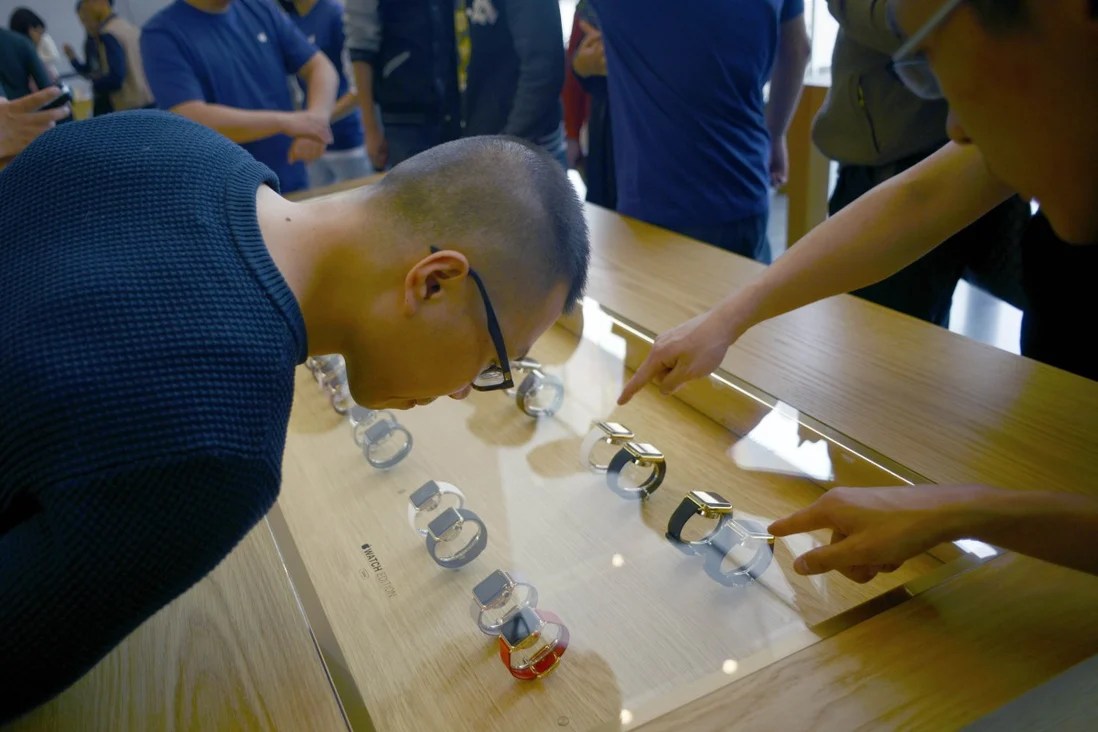 About 1 million apple watches have been pre ordered so far