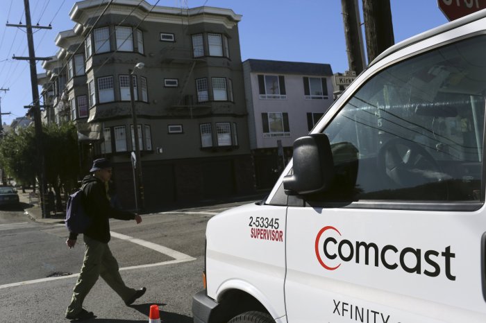 Comcast reportedly gives up on time warner acquisition