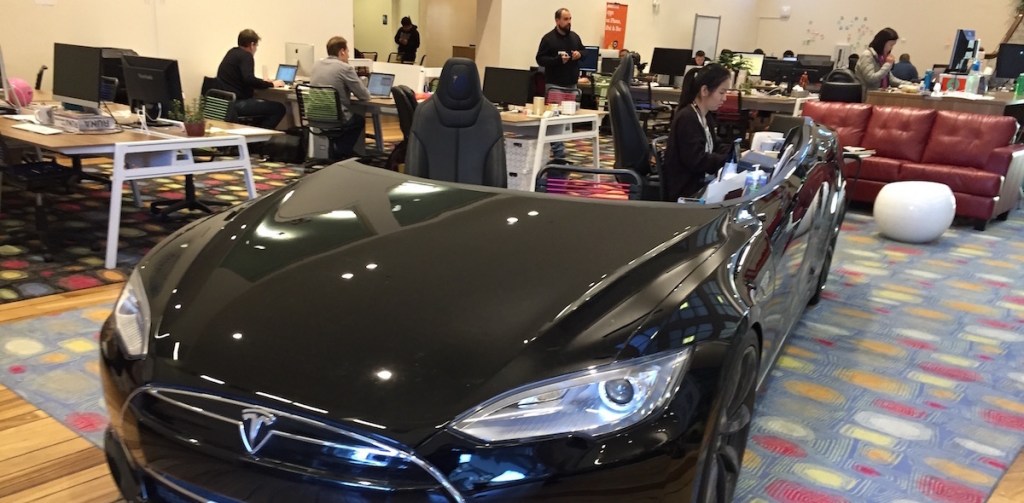 Tesla model s becomes first deskla in the world