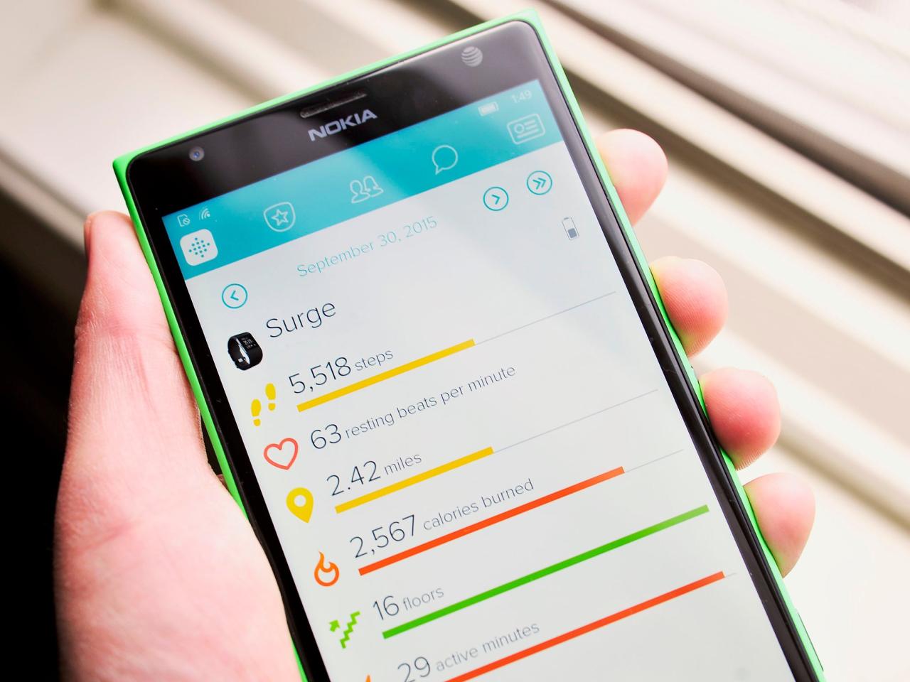 Fitbits mobile app will now let users sync multiple trackers