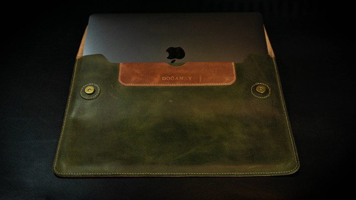 Apple 120 leather sleeve for macbook