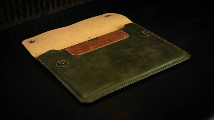 Apple 120 leather sleeve for macbook