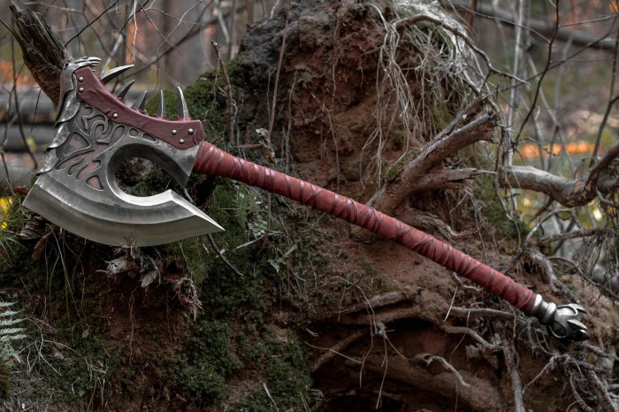 Blacksmith recreates iconic gorehowl axe from the warcraft universe