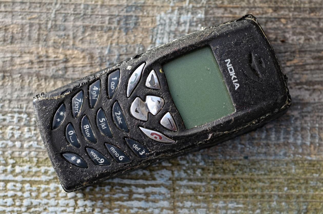 Nokia feature phone sold to foxconn