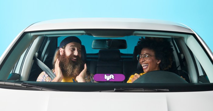 Lyft suspends carpool service