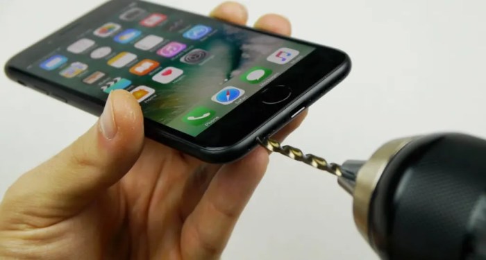 Iphone 7 case with headphone jack