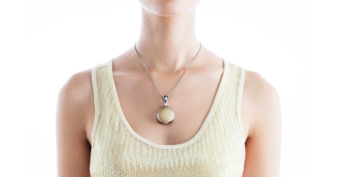 Bloom necklace forshine activity tracker