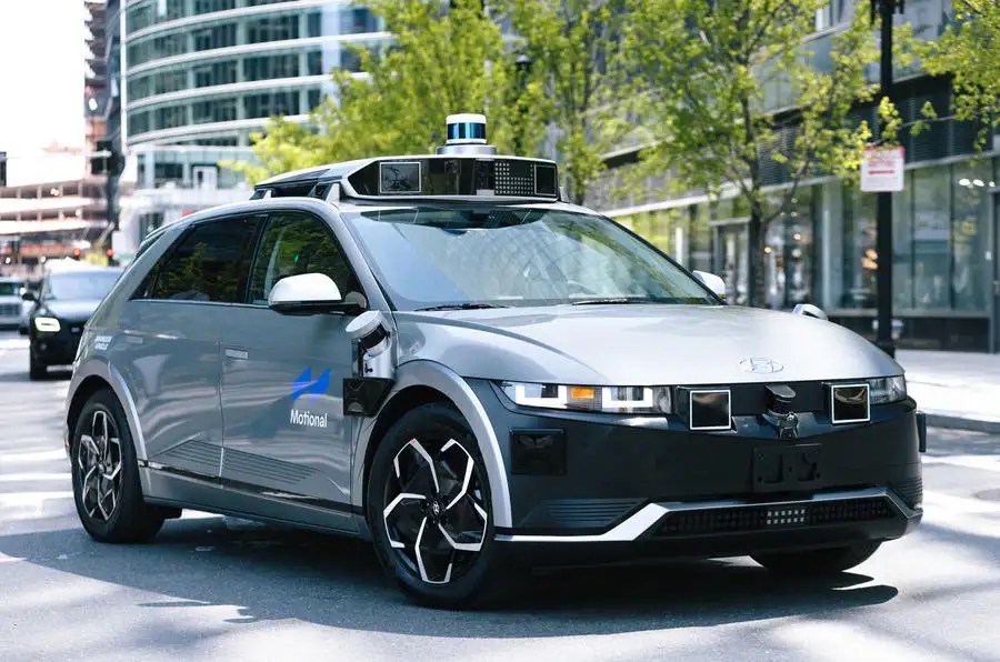 Cruise robotaxis are back sort of