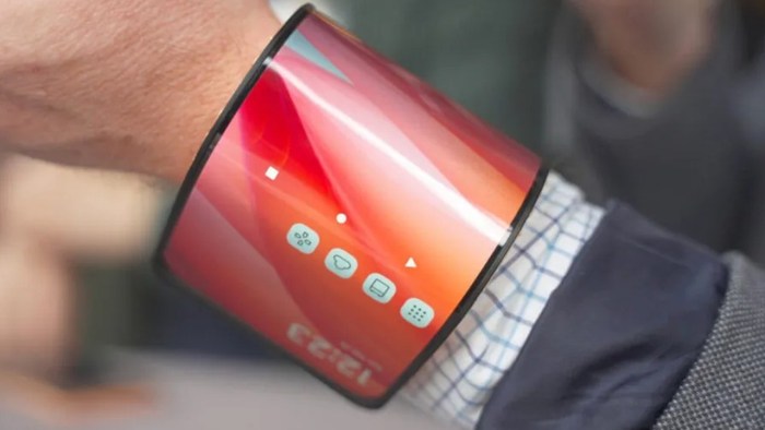 Mwc 2024 motorolas rollable concept phone laughs at your silly foldable