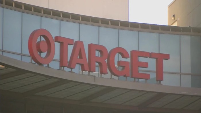 Target experiences security breach 40m creditdebit card numbers stolen