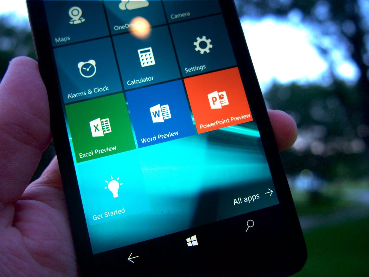 New windows 10 mobile build announced