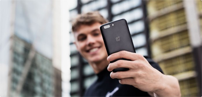 Oneplus fans attend oneplus 5t event