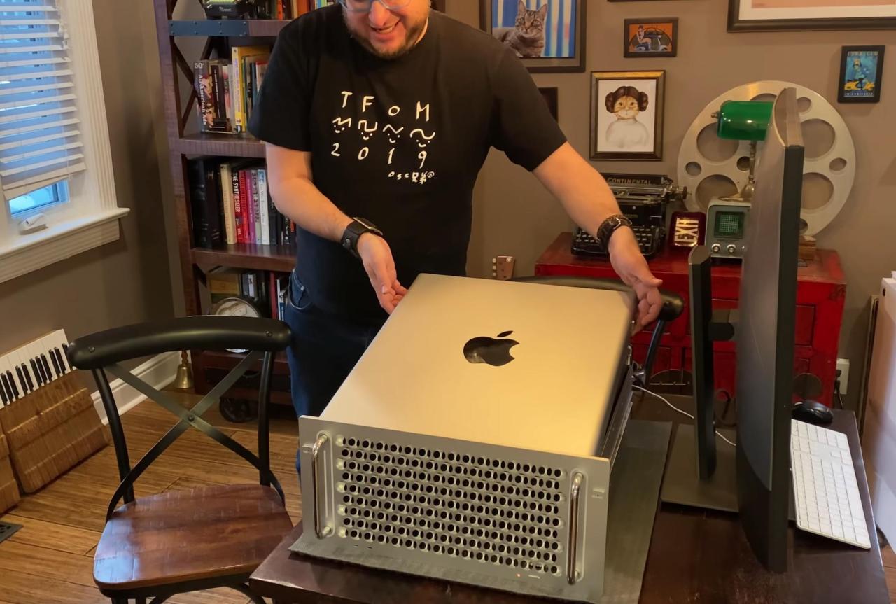 New mac pro gets the unboxing treatment