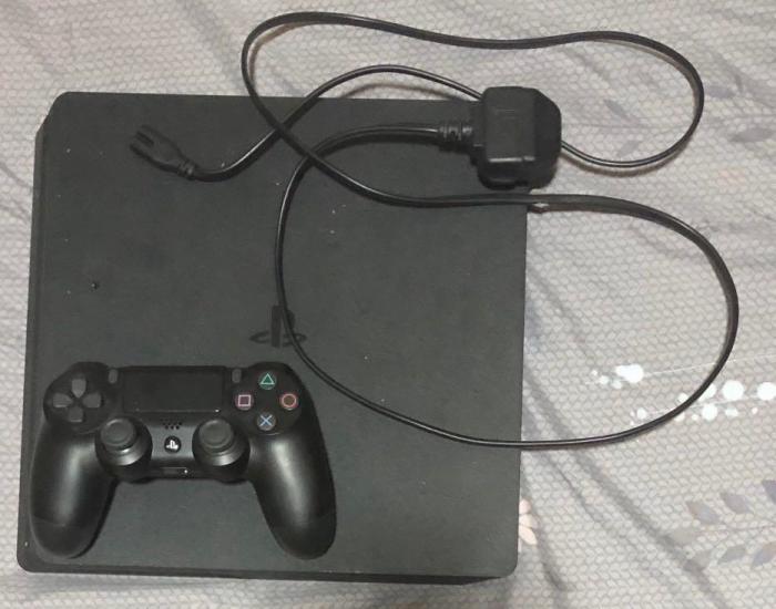 Video shows ps4 slim booting up