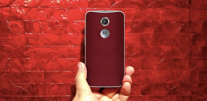 Moto x gets a new red leather option on moto maker