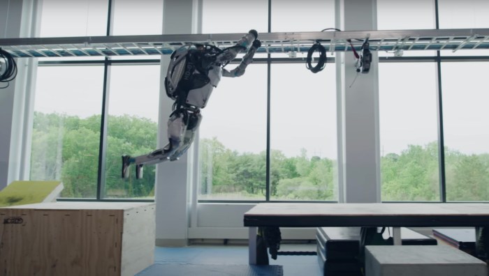 Techcrunch minute new atlas robot stuns experts in first reveal from boston dynamics