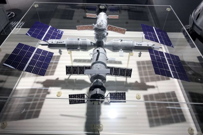 Russia build space station hotel