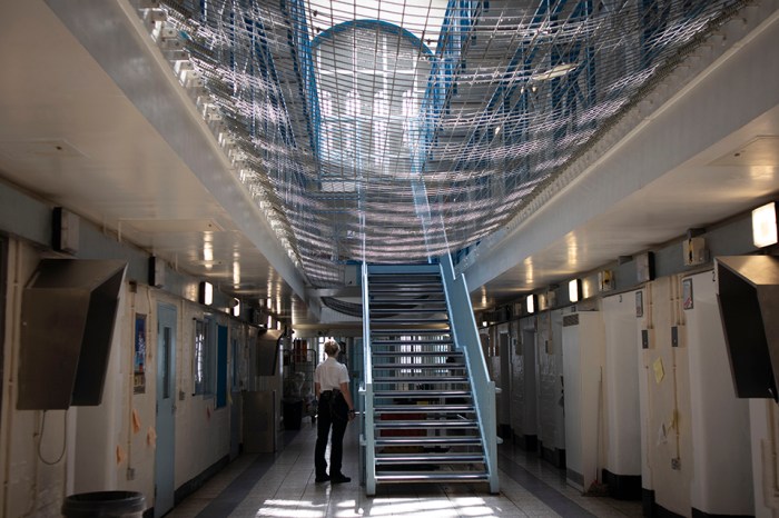 Prisoner in the uk escapes from jail by sending a bogus email