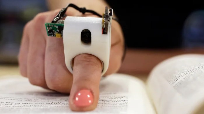 Fingerreader helps blind read