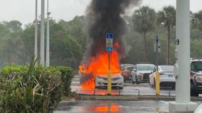 Florida couple says galaxy note 7 set their jeep on fire