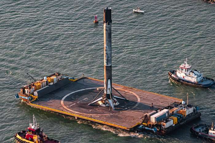 Spacex lands rocket at sea once again