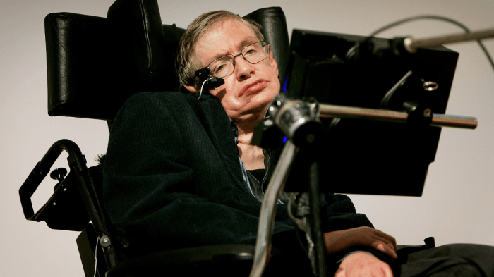 Stephen hawking predicts robot apocalypse within 100 years