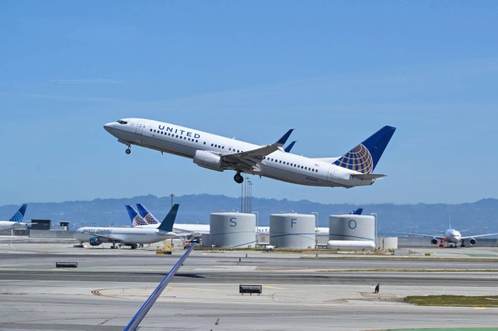 United airlines bans researcher from flying due to joke tweet