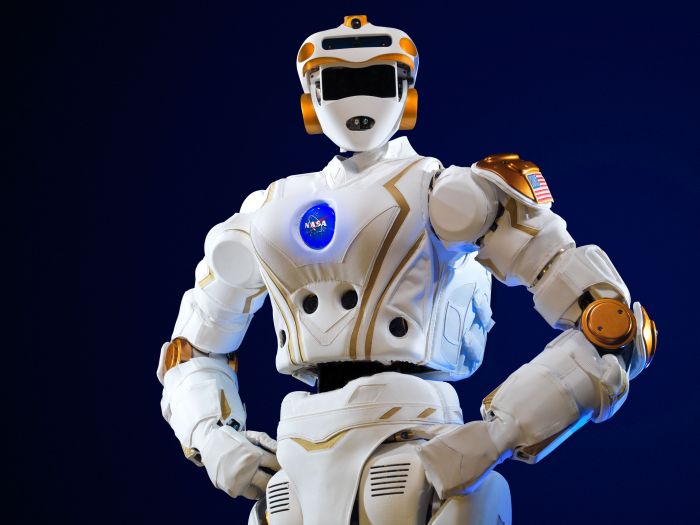 Sanctuarys new humanoid robot learns faster and costs less